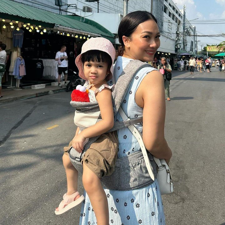 <p>Nakeya lahir pada 26 November 2021. Melihat dari Instagram Nola, Nakeya tumbuh menjadi anak yang sehat dan tahun ini akan genap berusia tiga tahun. (Foto: Instagram: @riafinola)</p>