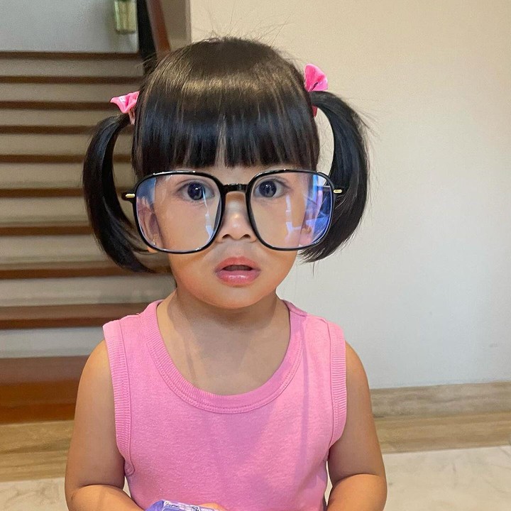 <p>"Nakeyaaaaa gumusssssss," ungkap seorang netizen dengan emotikon hati. "Ya ampun gayanya Nakeya lucu bangett, gak kuatt," ujar netizen yang lainnya. (Foto: Instagram: @riafinola)</p>