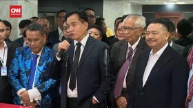 VIDEO: Yusril Dan 45 Kuasa Hukum Prabowo-Gibran Datangi Gedung MK