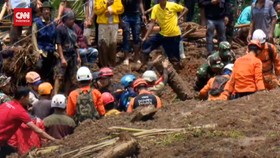VIDEO: Petugas Gabungan Temukan 3 Jenazah Korban Longsor Bandung Barat