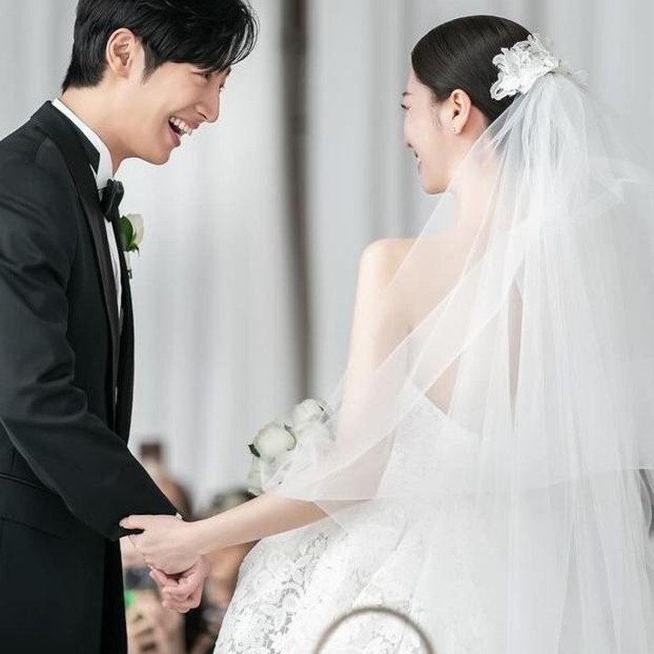 <p>Upacara pernikahan Lee Sang Yeob diadakan secara tertutup yang hanya dihadiri oleh keluarga dan teman terdekat pasangan mempelai di Signiel Hotel Seoul. (Foto: Instagram @sangyeob)</p>