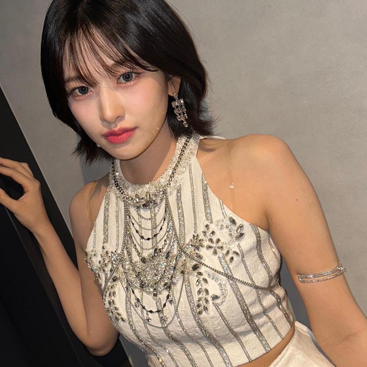 <p>Muncul dengan rambut pendek tentunya menjadi hal yang sangat kontras bagi Yujin. Apalagi, selama ini ia dikenal dengan rambut hitam panjang. (Foto: Instagram @_yujin_an)<br /><br /><br /></p>