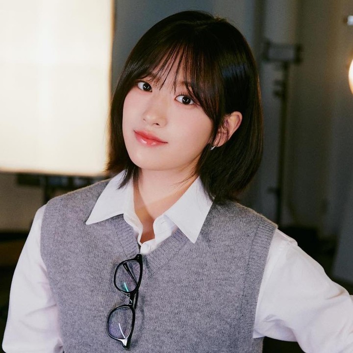 <p>Bunda tertarik untuk ikut mencoba model rambut sepertinya? Menurut Bunda, Yujin IVE lebih cocok tampil dengan rambut panjang atau pendek? (Foto: Instagram @ivestarship)</p>