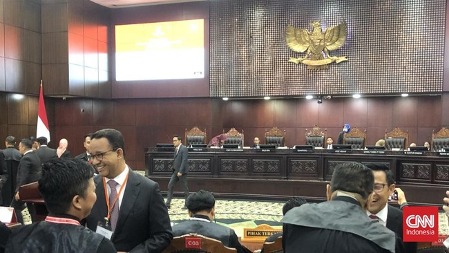 KPU heran dengan kubu AMIN yang mempersoalkan Gibran Rakabuming sebagai cawapres setelah penghitungan suara. Selama ini tak pernah mengajukan keberatan