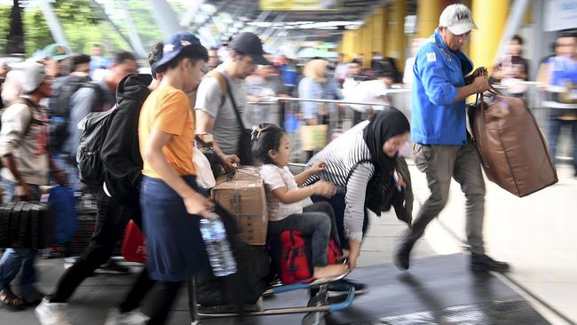 Musim mudik lebaran telah datang. Untuk mencegah penularan virus flu Singapura di keramaian, simak 3 hal yang bisa dilakukan pemudik berikut ini. 