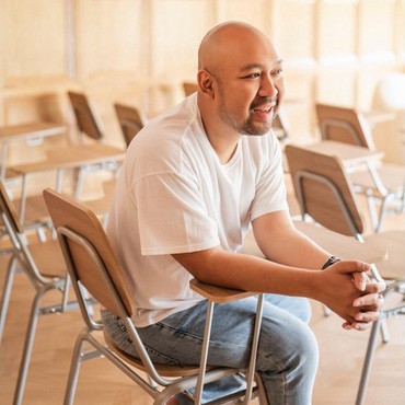 Potret Didit Anak Presiden Prabowo Hadir Pakai Jas Hitam ke Nikahan Al Ghazali