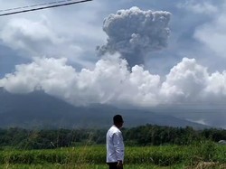 Marapi Erupsi Lagi Siang ini, Lontaran Abu Vulkanik 1,5 Kilometer