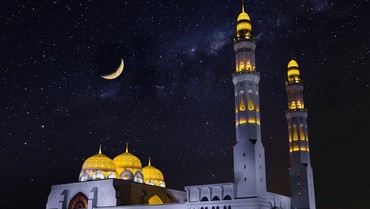 3 Kebiasaan Umat Muslim yang Mendapat Lailatul Qadar Menurut Gus Baha