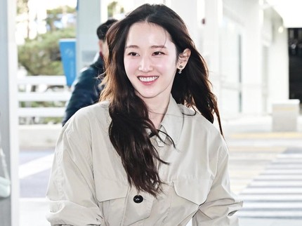 Potret Airport Fashion Jeon Jong Seo, Bintang Drama Korea Wedding Impossible