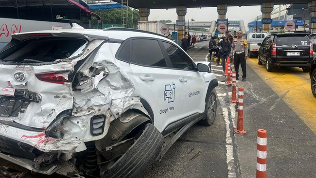 Berdasarkan informasi registrasi truk penyebab kecelakaan di gerbang tol Halim Utama, sopir semestinya memiliki SIM B1.