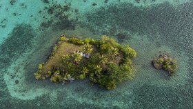 FOTO: Menjaga Biota Laut di Raja Ampat Lewat Tradisi Sasi