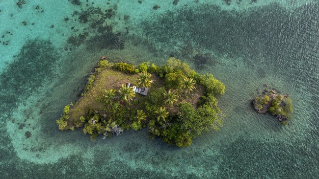 Perairan Misool Utara di Kabupaten Raja Ampat, Papua Barat Daya sebagai Kawasan Konservasi Perairan.