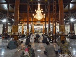 Menyusuri Jejak Wali Songo, Ini Daftar Wisata Religi Ikonik di Jawa Timur