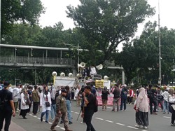 Massa Aksi Gugatan Sengketa Pilpres Mulai Berdatangan ke Patung Kuda