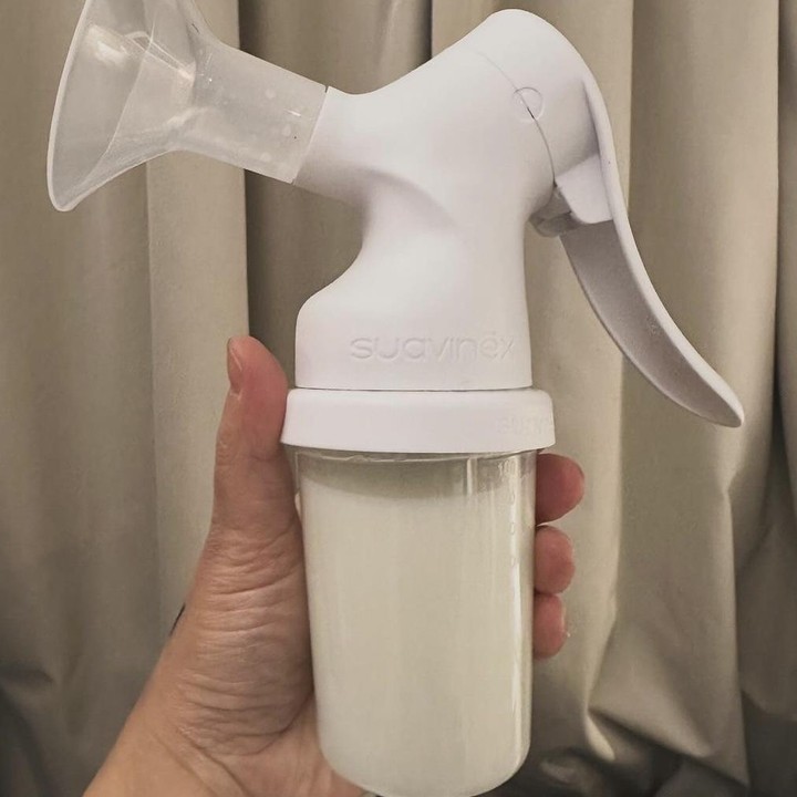 <p>Meskipun terhalang oleh jarak dengan anak-anaknya yang lain, Nola tidak lupa untuk melakukan kewajibannya sebagai seorang Bunda yang perhatian, lho. Ia tetap melakukan pumping ASI untuk anaknya yang bungsu, yaitu Nakeya. (Foto: Instagram @riafinola).</p>