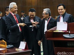 Momen Ganjar-Mahfud Salami Tim Prabowo-Gibran Seusai Sidang Sengketa Pilpres