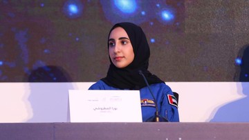 CERDAS DAN PUNYA KARIER CEMERLANG