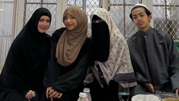 Dulu Dilaporkan soal Konten Jilat Es Krim, 7 Potret Kini Oklin Fia Ikut Kajian Umi Pipik