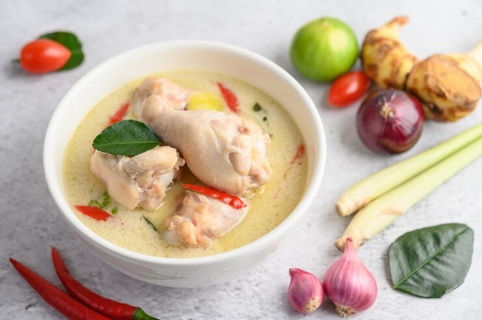 Opor ayam susu/ Foto: Freepik.com/jcomp