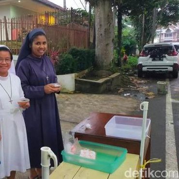 Viral Biarawati Jualan Takjil, Ternyata Alasannya...