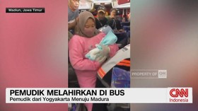 VIDEO: Pemudik Melahirkan di Bus