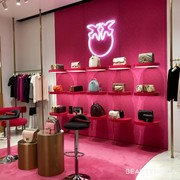 Menilik Koleksi Pinko Spring/Summer 2024, Tas Ada Teknologi 'Hidden Gem' Nggak Perlu Takut Hilang