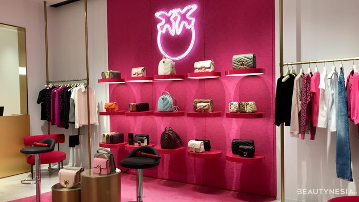 Menilik Koleksi Pinko Spring/Summer 2024, Tas Ada Teknologi 'Hidden Gem' Nggak Perlu Takut Hilang
