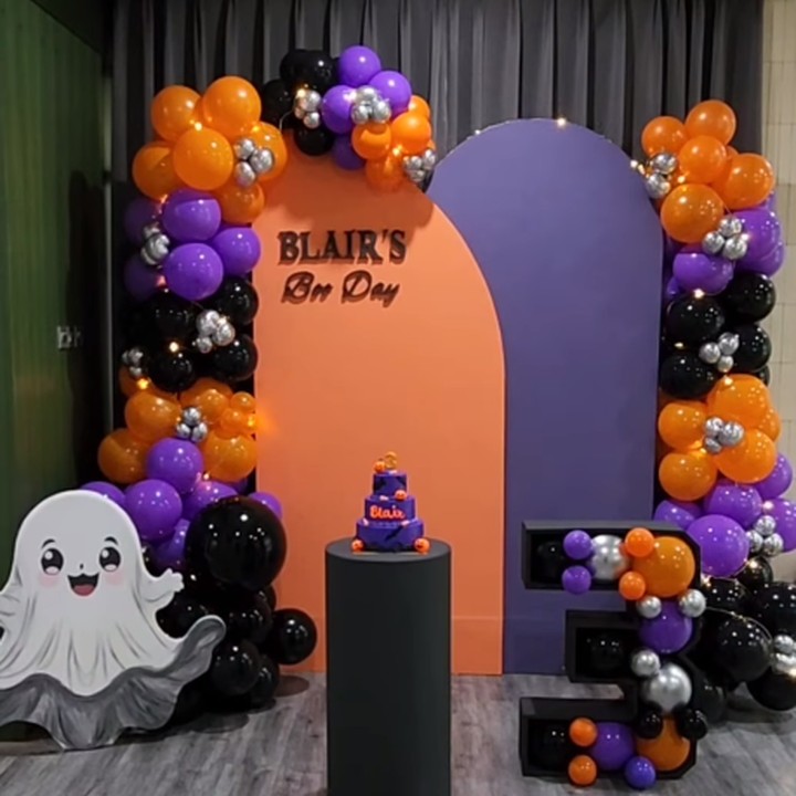 <p>Randy dan sang istri membuat perayaan ulang tahun sederhana untuk sang putri. Beda dari yang lain, ulang tahun Blair di tahun ini bertema mirip seperti Halloween dengan nuansa oranye, ungu, dan hitam. (Foto: Instagram: @cfrank3030)</p>