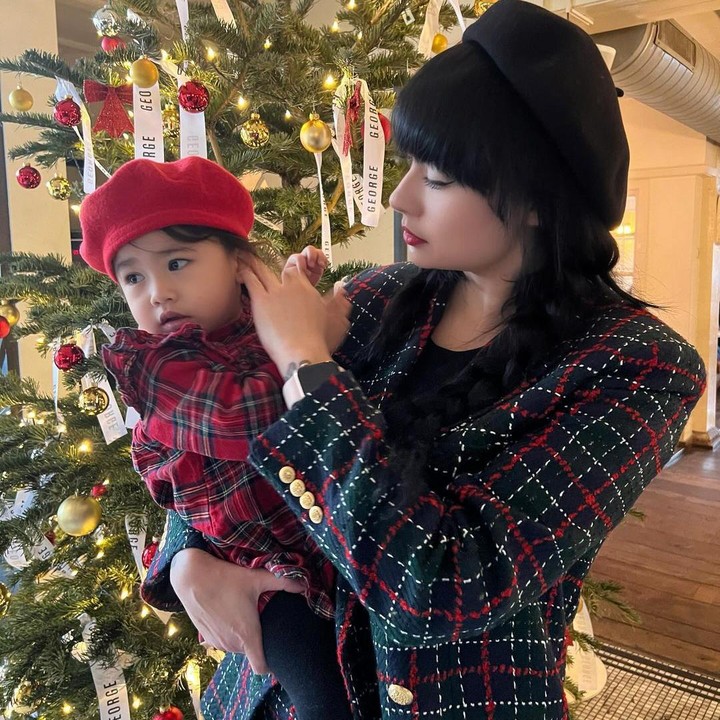 <p>Derby dan Claudia pun sering mengunggah potret kebersamaannya dengan Millie. Wajah bule yang didapat dari sang Bunda pun semakin menarik perhatian netizen. (Foto: Instagram: @miss_adinda_mae)</p>