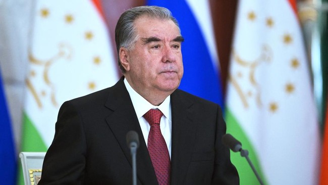 Tajikistan menjadi sorotan usai kembali menerapkan aturan anti-Islam dengan meloloskan undang-undang yang melarang penggunaan hijab, pekan lalu.