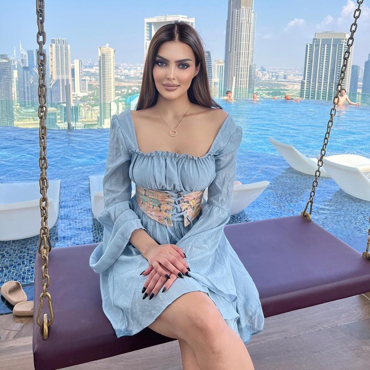 <p>Menilik media sosial pribadinya, Rumy tak hanya aktif sebagai sosok yang mempromosikan Arab Saudi. Ia juga kerap membagikan sejumlah tips kecantikan dan memiliki hobi travelling. (Foto: Instagram @rumy_alqahtani)</p>