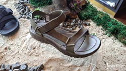 img-title Perawatan Sandal Gunung Agar Awet hingga 10 Tahun
