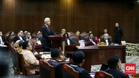 FOTO: Ganjar-Mahfud Ikuti Sidang Perdana Sengketa Pilpres 2024 di MK