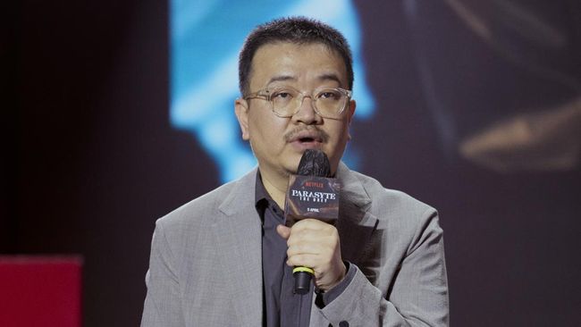 Sutradara Yeon Sang-ho beber makna dan situasi di balik judul drama Parasyte: The Grey.