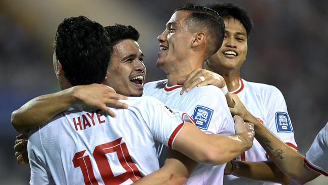 Tiga pemain Timnas Indonesia Jay Idzes, Ragnar Oratmangoen, dan Jordi Amat memberikan reaksinya usai drawing Babak 3 Kualifikasi Piala Dunia 2026.