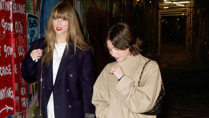 NEW YORK, NY - NOVEMBER 13: Taylor Swift and Gracie Abrams are seen on November 13, 2023 in New York City.  (Photo by DAMEBK/Bauer-Griffin/GC Images)