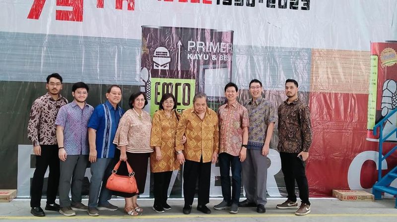 Mayoritas bisnis di Indonesia adalah usaha keluarga (family business) yang dimiliki bersama oleh beberapa anggota keluarga.
