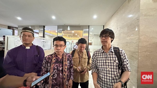 Aliansi warga Gerak Tutup TPL (PT Toba Pulp Lestari) mendesak Kapolri membebaskan Ketua Komunitas Masyarakat Adat Simalungun yang ditangkap Polda Sumut.