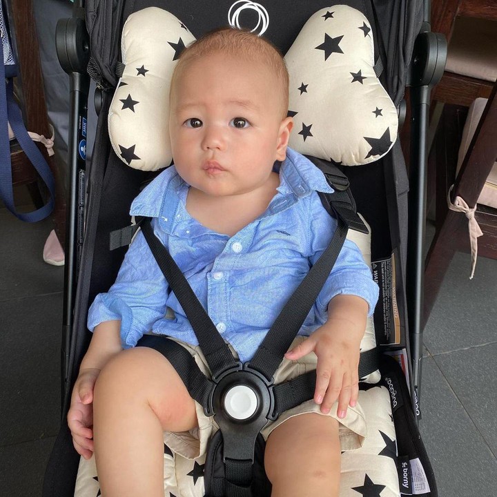 <p>Banyak netizen yang dibuat gemas dengan sosok Archie nih, Bunda. Mereka bahkan terpesona dan salah fokus dengan wajah bulenya. (Foto: Instagram: @deasypriscilla)</p>