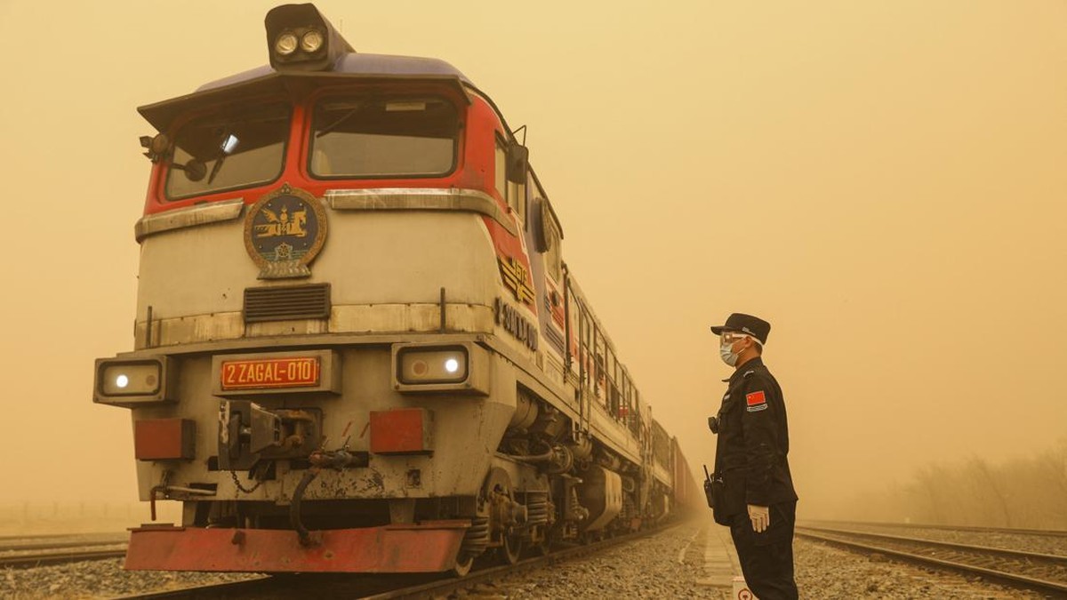 FOTO: Badai Pasir Bikin Lumpuh China Bagian Utara