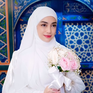 Tampil Bercadar, Celine Evangelista Ingin Lupakan Memori Buruk Masa Lalu