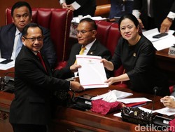 Tok! DPR Sahkan RUU Desa Jadi UU, Masa Jabatan Kades 8 Tahun