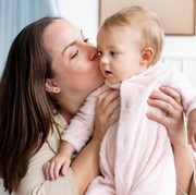 Setop Sentuh dan Cium Bayi Sembarangan saat Lebaran, Ini 5 Bahayanya!