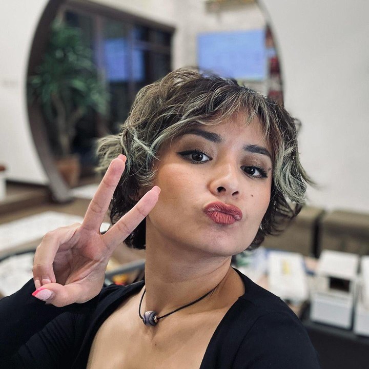 <p>Lewat postingan tersebut, Joanna yang terlihat sedang berada di salon menampilkan gaya rambut terbarunya yang bikin netizen membanjirinya dengan pujian. "Fresshhhh," tulis Joanna, dikutip dari laman <em>Instagram@joannaalexandra,</em> Kamis (28/3/2024). (Foto: Instagram@joannaalexandra)</p>