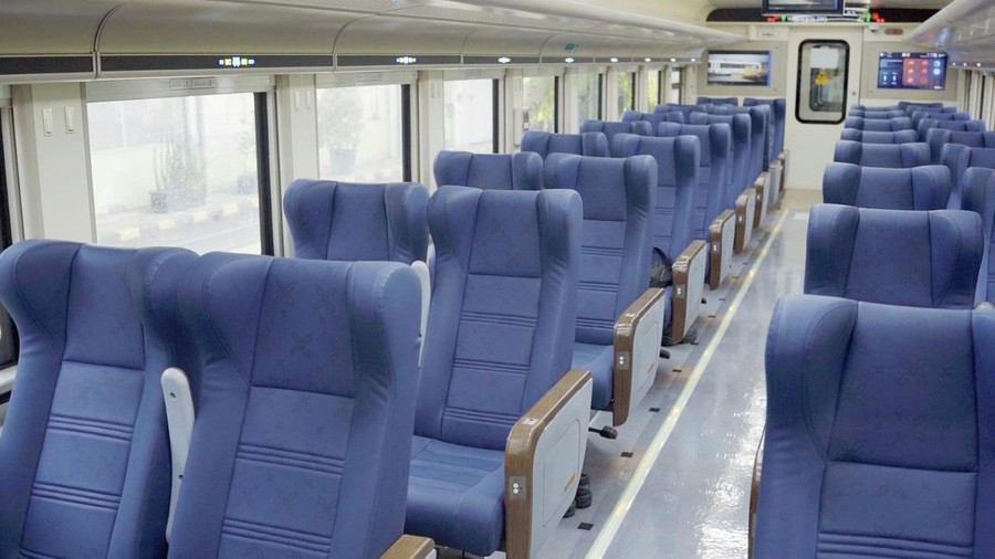 KA Argo Bromo Gambir - Pasar Turi menggunakan jenis Kereta Eksekutif New Generation terhitung mulai Jumat&comma; &lpar;29&sol;3&sol;2024&rpar;&period;
