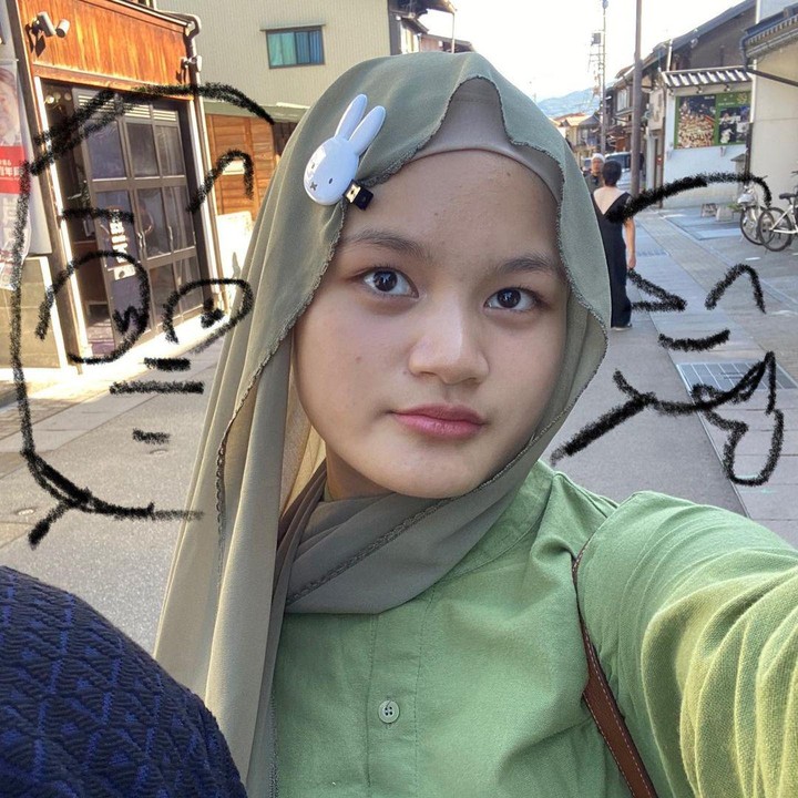 <p>Selain berbakat di bidang musik, Kayla juga merupakan sosok yang aktif di media sosial nih, Bunda. Melihat dari akun Instagram-nya, Kayla sudah memiliki lebih dari 26 ribu pengikut, lho. (Foto: Instagram: @kaylaeeshya)</p>