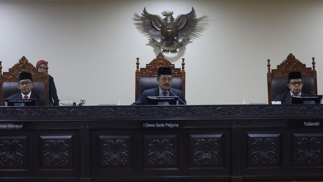 Masa Jabatan Palguna Cs di MKMK Diperpanjang Hingga 31 Desember 2025 Mahkamah Konstitusi (MK) memperpanjang masa kedudukan tiga personil Majelis Kehormatan Mahkamah Konstitusi (MKMK) hingga 31 Desember 2025.