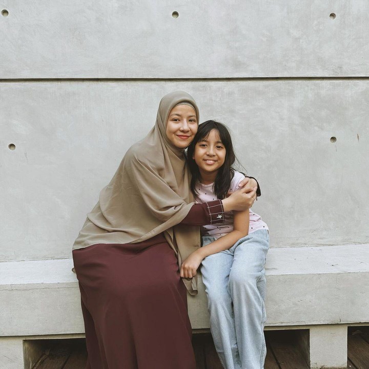 <p>"Megumi, seiring bertambahnya usia, jalani hidup sepenuhnya," tulis Natasha dengan Bahasa Inggris dan dilengkapi dengan emotikon hati. (Foto: Instagram: @natasharizkynew)</p>
