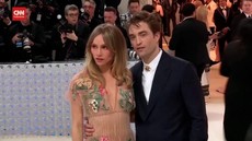 VIDEO: Suki Waterhouse-Robert Pattinson Sambut Kelahiran Anak Pertama