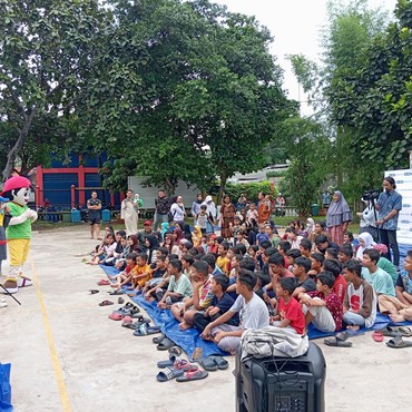 TRANS7 & CT ARSA Berbagi 700 Paket Sembako untuk Kaum Dhuafa di Jakbar